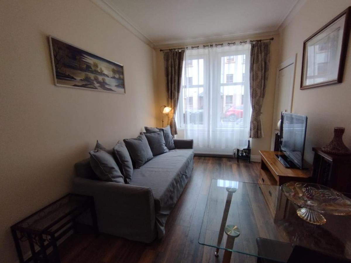 2 Bedrooms Flat Central Edinburgh, Sleeps 6, In The Shadow Of Holyrood Park And Arthur'S Seat With Free Parking, Two Bed Rooms Eksteriør bilde