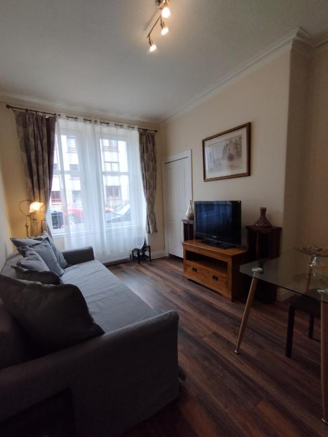 2 Bedrooms Flat Central Edinburgh, Sleeps 6, In The Shadow Of Holyrood Park And Arthur'S Seat With Free Parking, Two Bed Rooms Eksteriør bilde