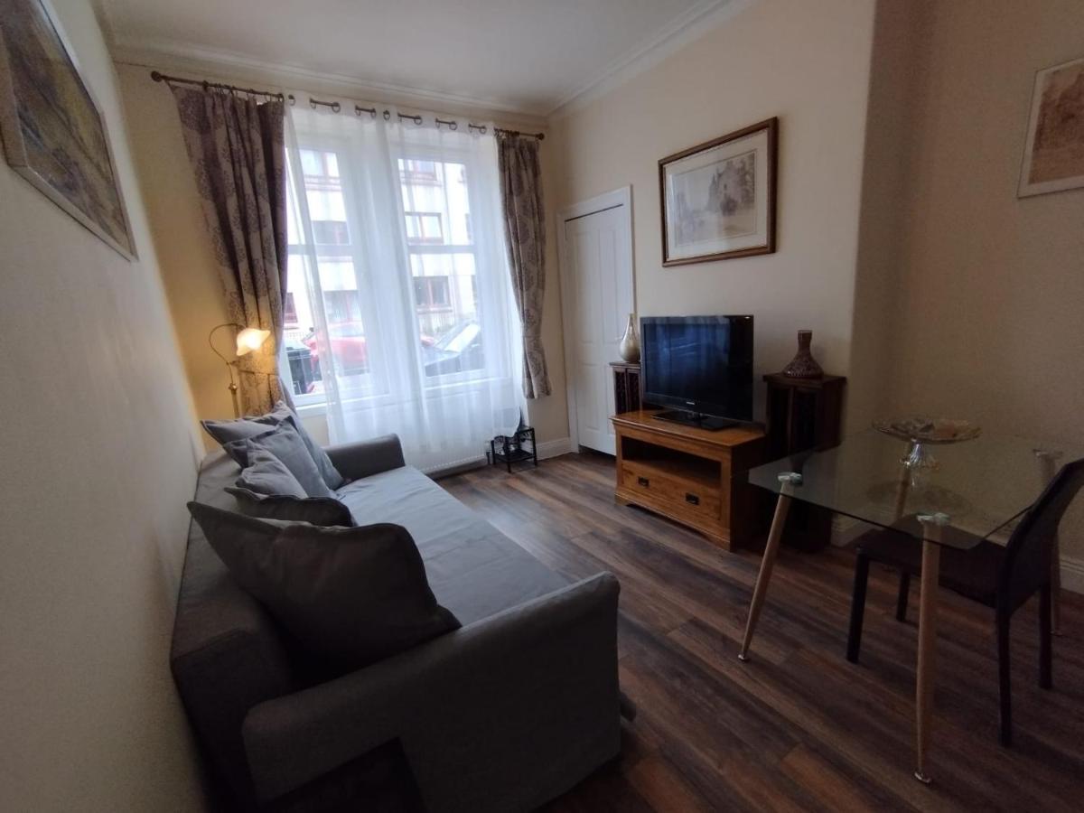 2 Bedrooms Flat Central Edinburgh, Sleeps 6, In The Shadow Of Holyrood Park And Arthur'S Seat With Free Parking, Two Bed Rooms Eksteriør bilde