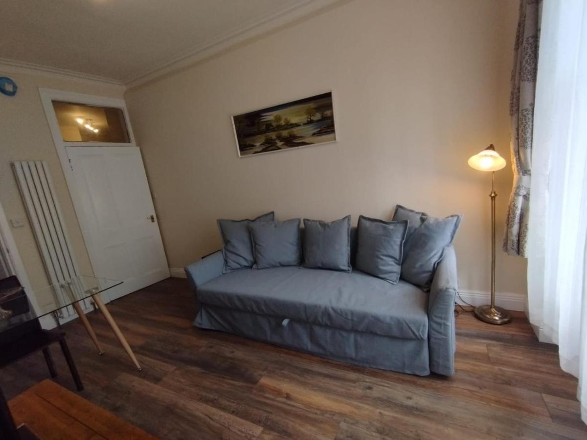 2 Bedrooms Flat Central Edinburgh, Sleeps 6, In The Shadow Of Holyrood Park And Arthur'S Seat With Free Parking, Two Bed Rooms Eksteriør bilde