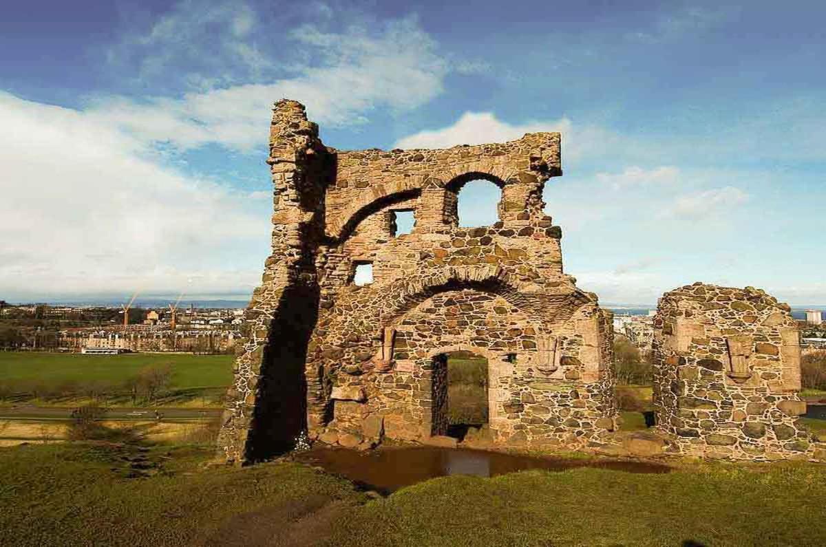 2 Bedrooms Flat Central Edinburgh, Sleeps 6, In The Shadow Of Holyrood Park And Arthur'S Seat With Free Parking, Two Bed Rooms Eksteriør bilde